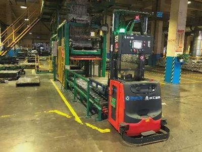 臨工智科57臺叉車AGV助力某輪胎企業(yè)打造智能工廠 技術(shù)突破與高效協(xié)同的工業(yè)革命